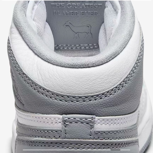 Air Jordan 1 Retro High OG - Picture 4 of 11